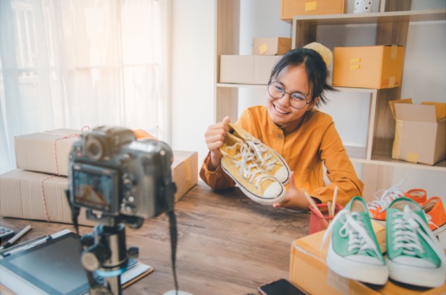 Review oleh Blogger: Cerita Pengalaman Nyata yang Membentuk Kepercayaan Digital