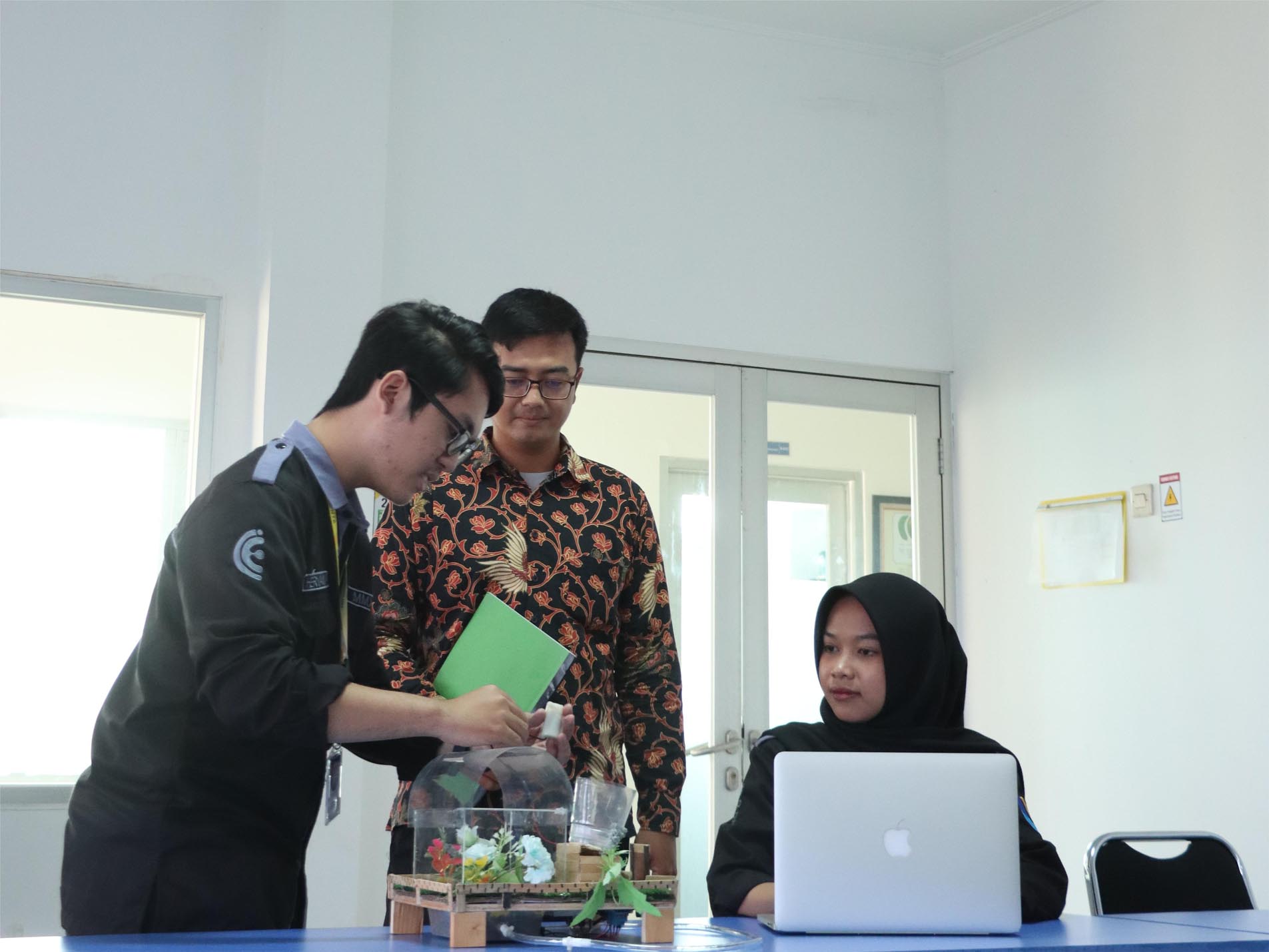 Bagaimana Lulusan dari Universitas Teknik Industri Terbaik Mampu Bersaing di Pasar Kerja Global?