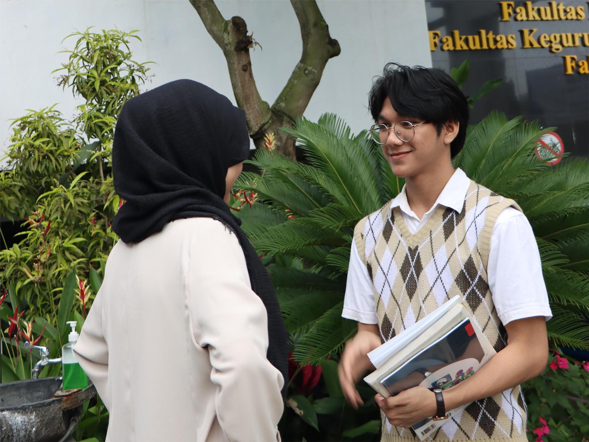 Bagaimana kuliah Pendidikan Bahasa Inggris bisa dapat beasiswa tahfidz?