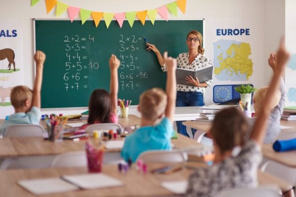 Peluang Beasiswa untuk Mahasiswa Jurusan Pendidikan Guru Sekolah Dasar (PGSD)