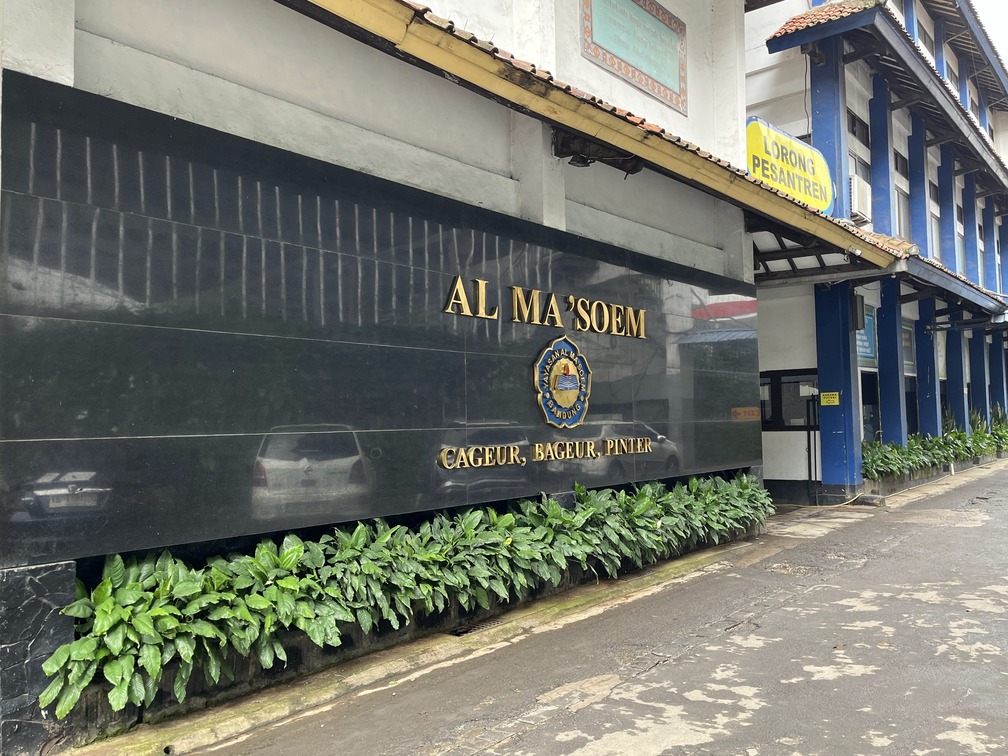 Pondok Pesantren: Solusi untuk Anak yang Kecanduan Gadget?