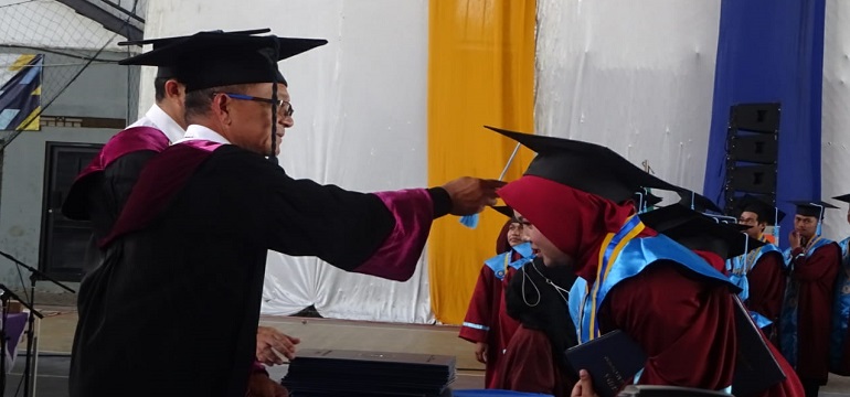 Akreditasi Jurusan Manajemen Bisnis Syariah: Meninjau Jurusan Manajemen Bisnis Syariah dan Skripsi di Ma'soem University