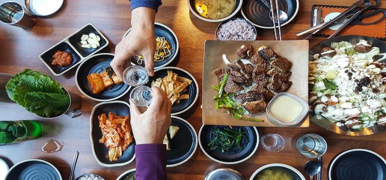 4 Makanan Korea yang Sering Muncul di Drakor, Penasaran?
